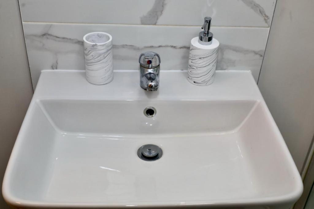 Aqua Dreams - Serviced Luxury Modern Belfast City Centre 2 Bed Apartment Ngoại thất bức ảnh
